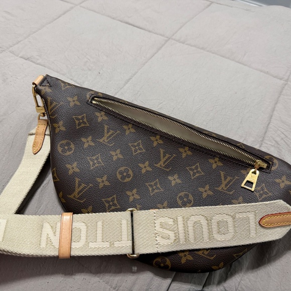 Lv bum bag. - Picture 3 of 3